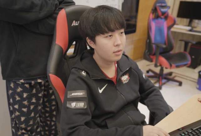 献了出色的 献了出色的